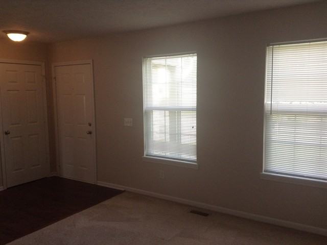 2318 Lammermoor Cir - Photo 2 of 15