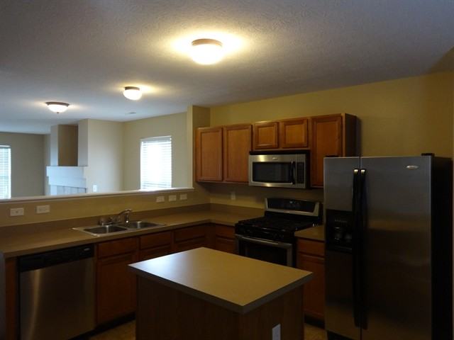 1245 Cloverview St - Photo 3 of 12