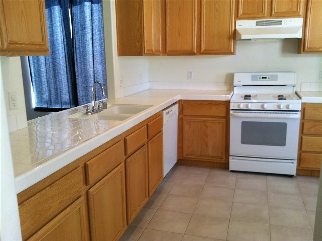 2277 Versailles St - Photo 3 of 11