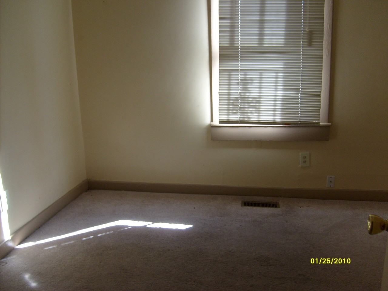 1124 Collins St - Photo 3 of 29