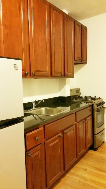 E 61st St #9 - Photo 3 of 3