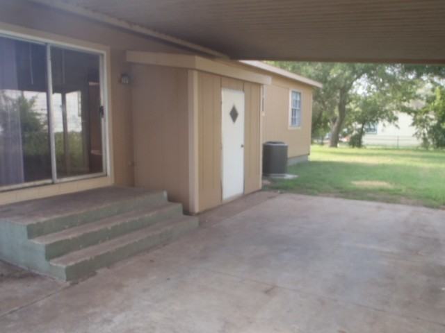 1202 Anna Lee Dr - Photo 2 of 12