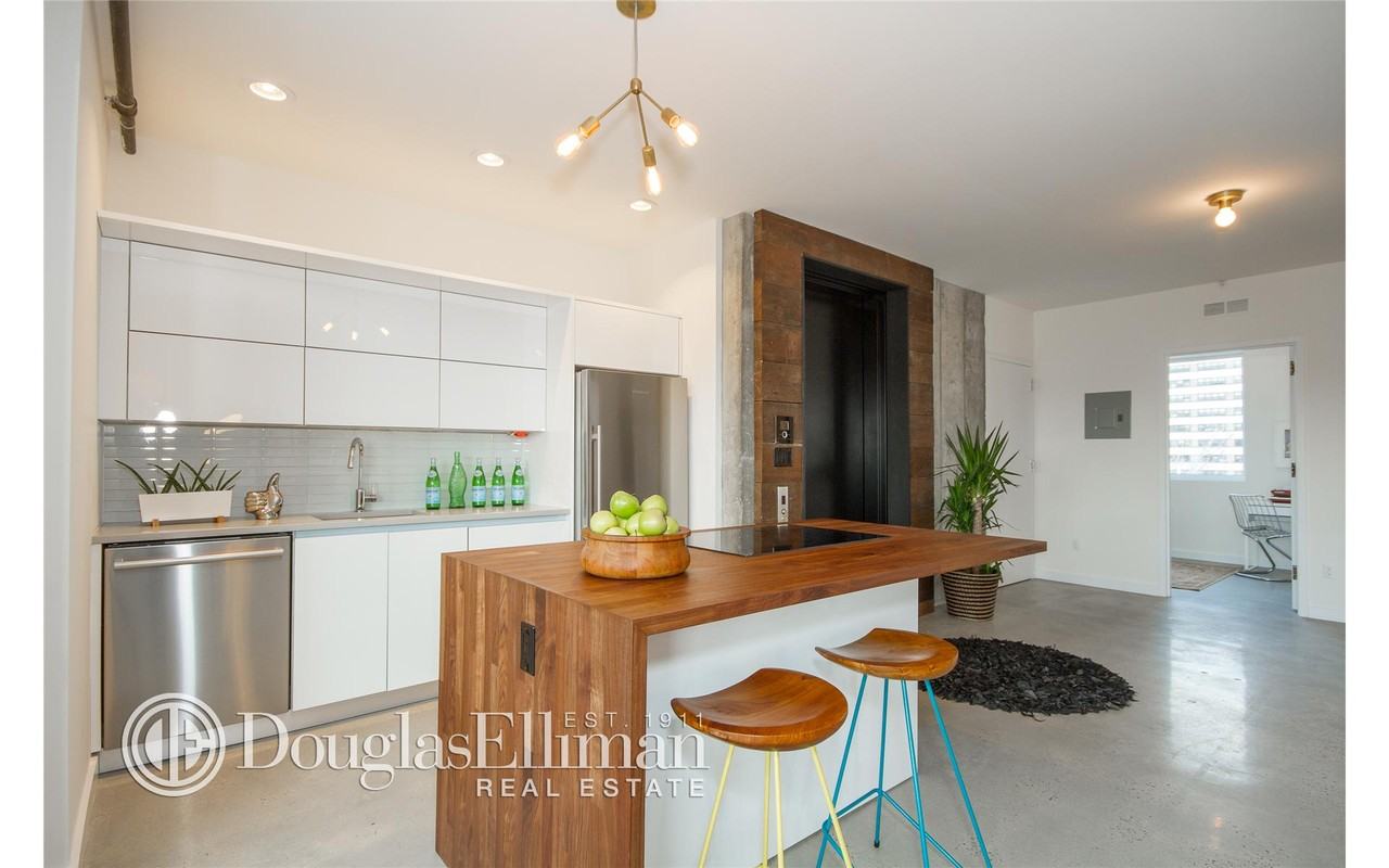 651 Wingate Dr 502 - Photo 2 of 5