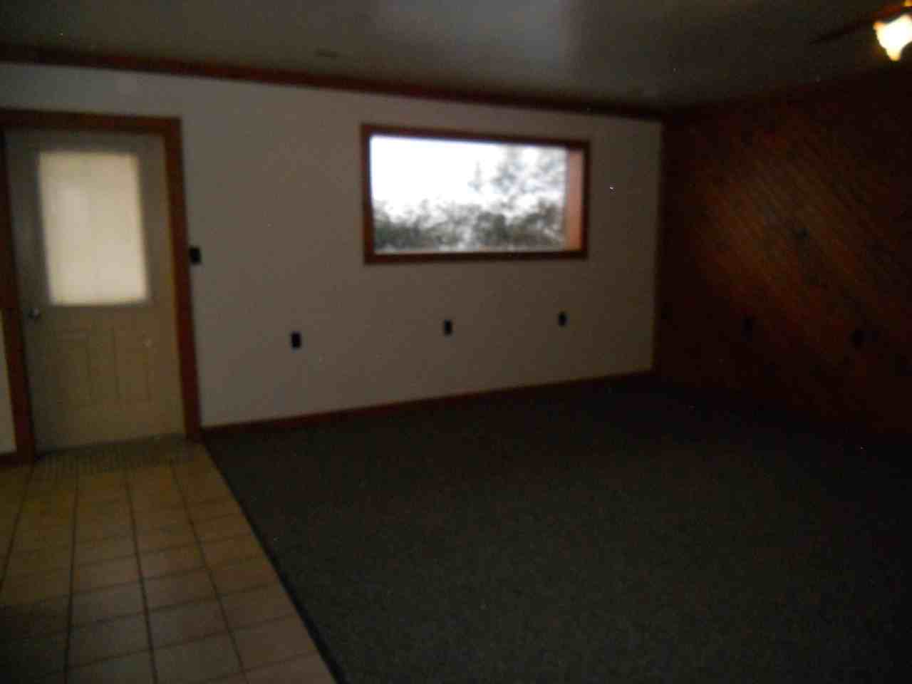 160 S Best St - Photo 3 of 11