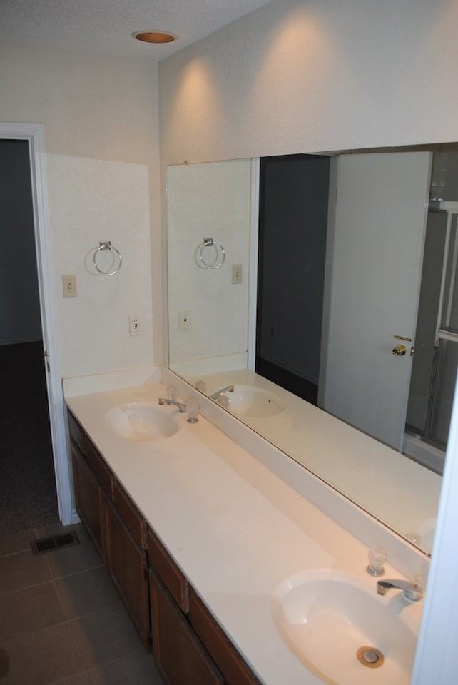 2722 Wimbledon Court - Photo 2 of 9