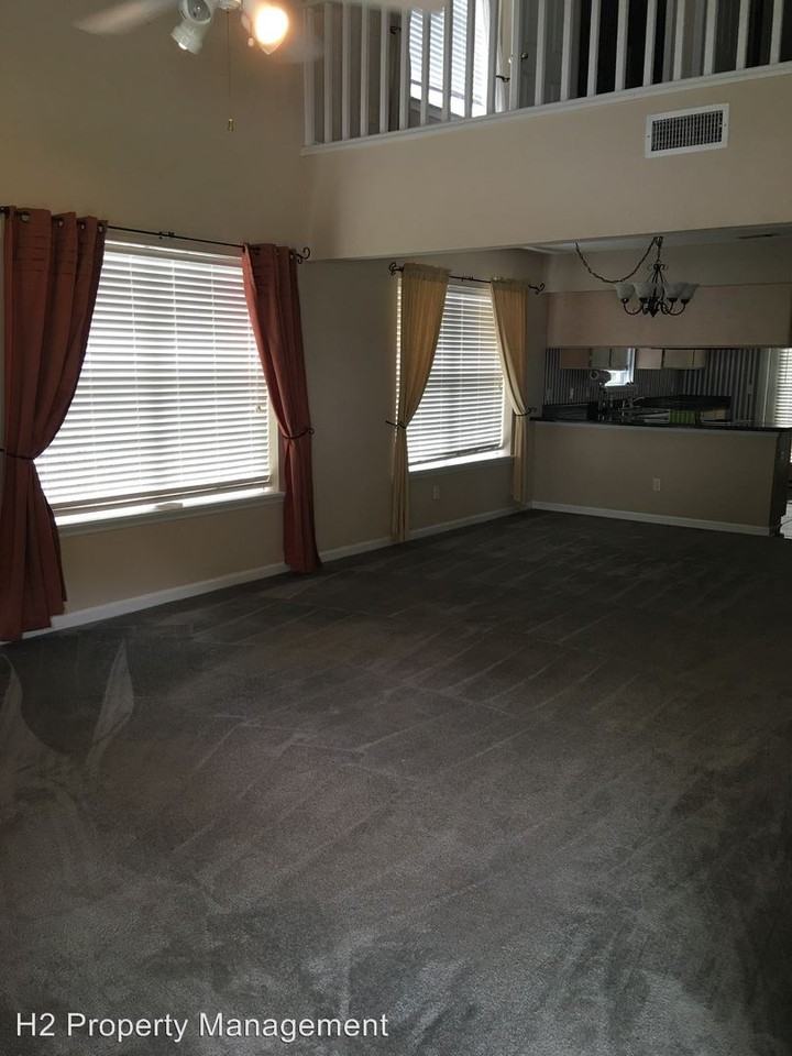 2940 Royal Palm Way - Photo 3 of 21