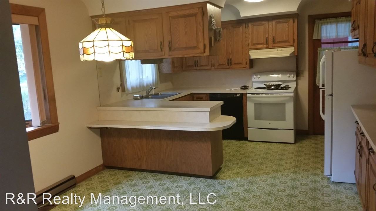 359 Blackstone St - Photo 3 of 11