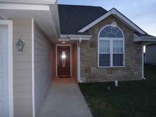 1107 Columbine Dr - Photo 2 of 22