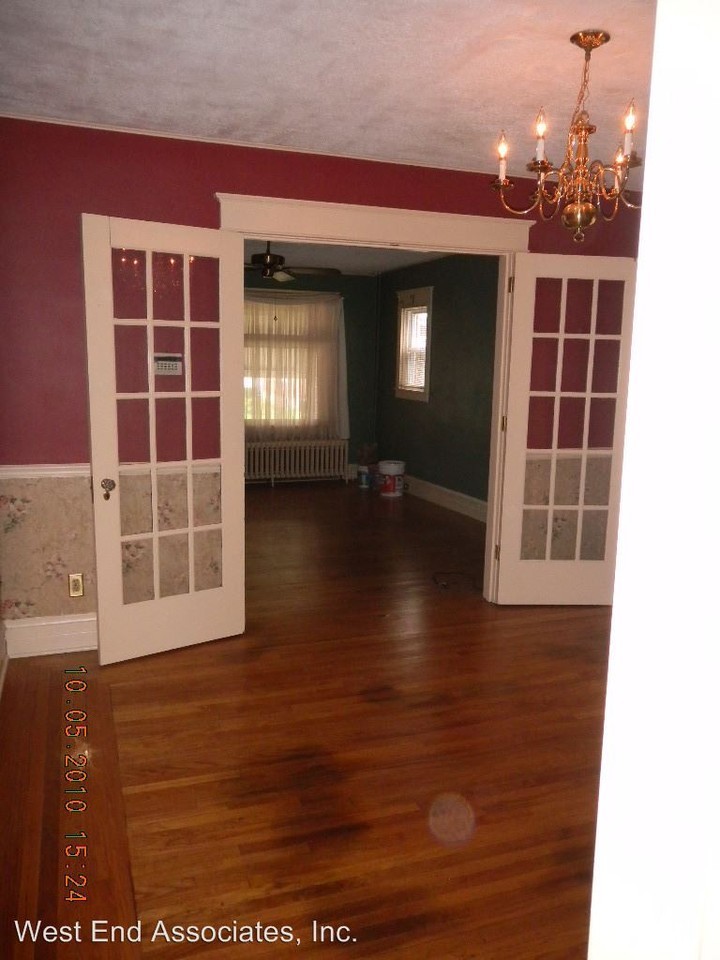 913 N 18th St - Photo 3 of 23