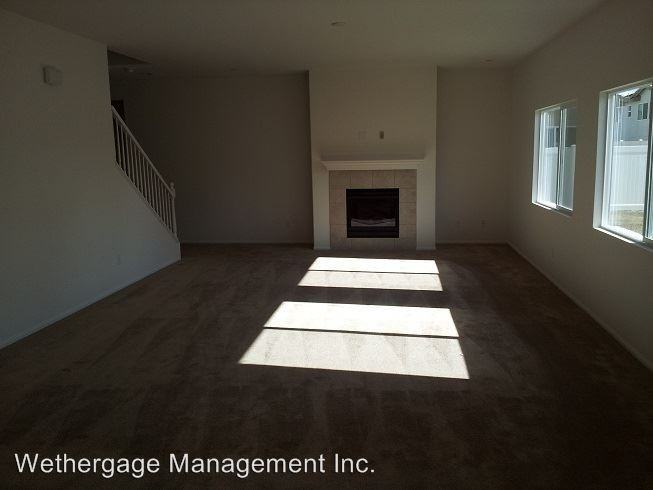 1198 Milwaukee Park - Photo 3 of 8