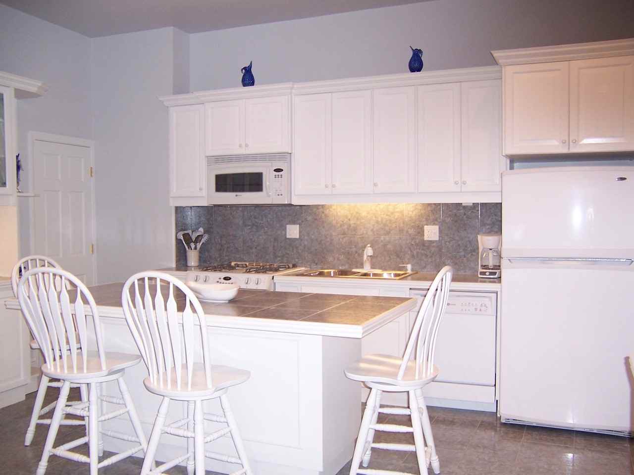 220 Hanover Street - Photo 3 of 6