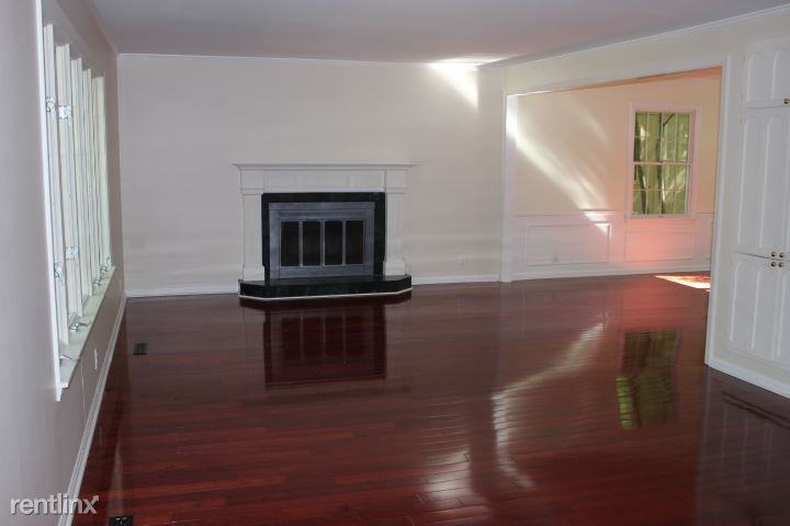 5700 Woodbridge Ln - Photo 3 of 9