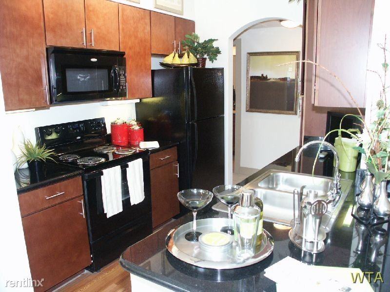 1105 I-35 - Photo 2 of 9