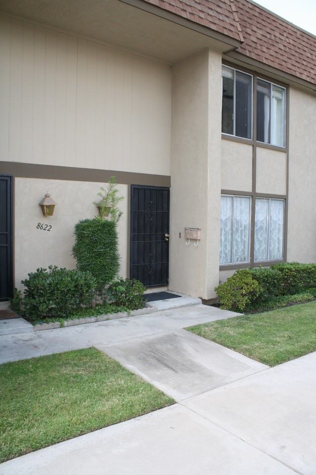 8618 Santa Margarita Ln - Photo 3 of 27