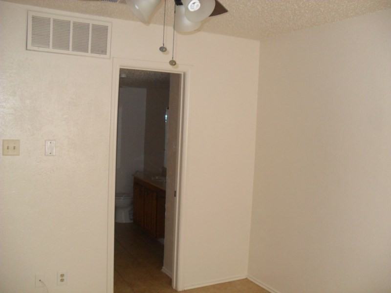 6024 Stoneybrook Dr - Photo 2 of 8