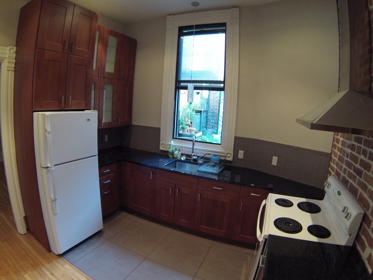 405 Rue Prince Arthur Ouest - Photo 3 of 8