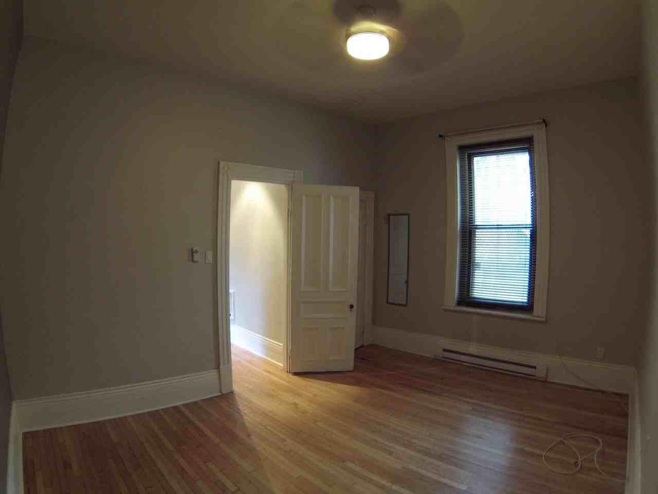 405 Rue Prince Arthur Ouest - Photo 4 of 8