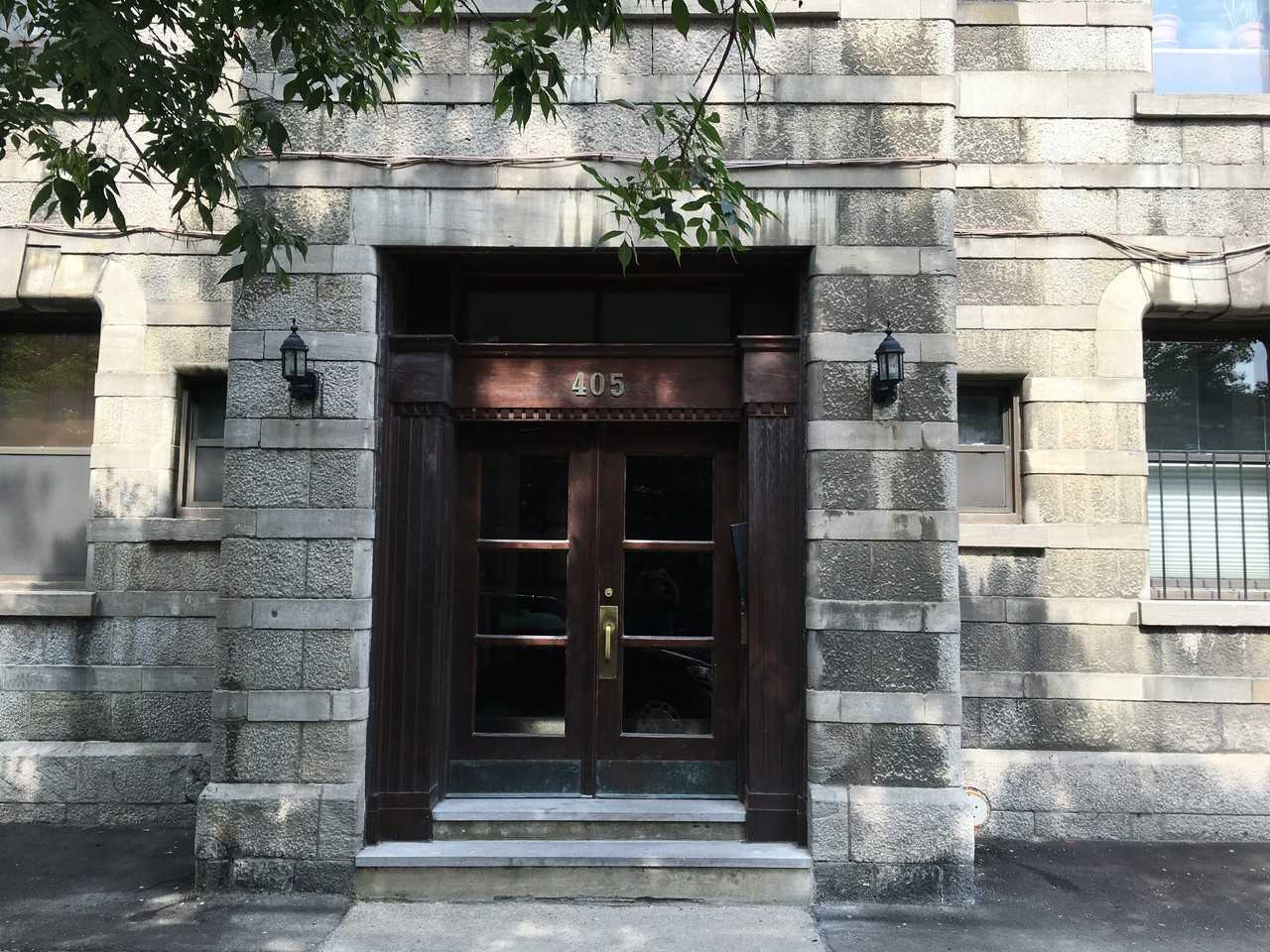 405 Rue Prince Arthur Ouest - Photo 6 of 8