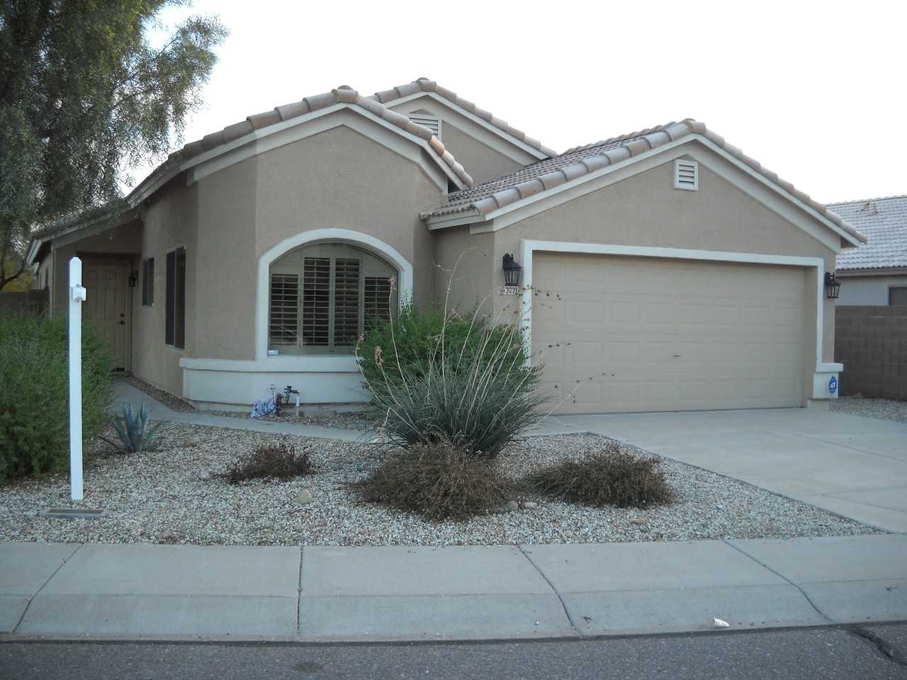 2221 E Creedance Blvd - Photo 2 of 24