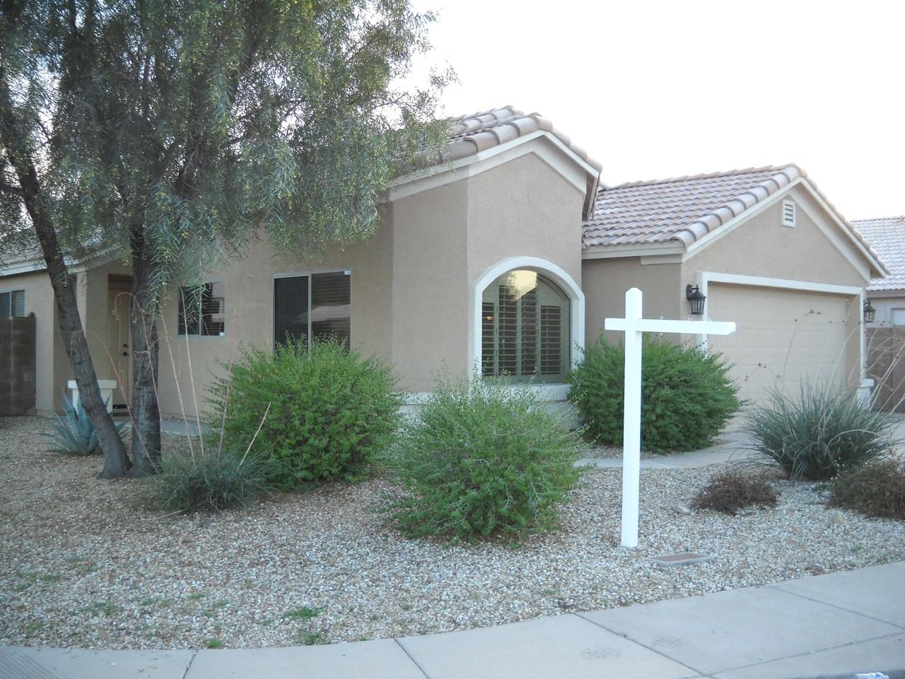 2221 E Creedance Blvd - Photo 3 of 24