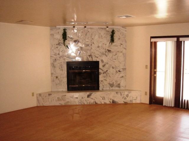 435 Los Feliz St - Photo 2 of 20