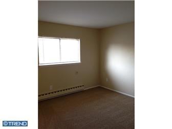 124 Presidential Dr - Photo 2 of 16