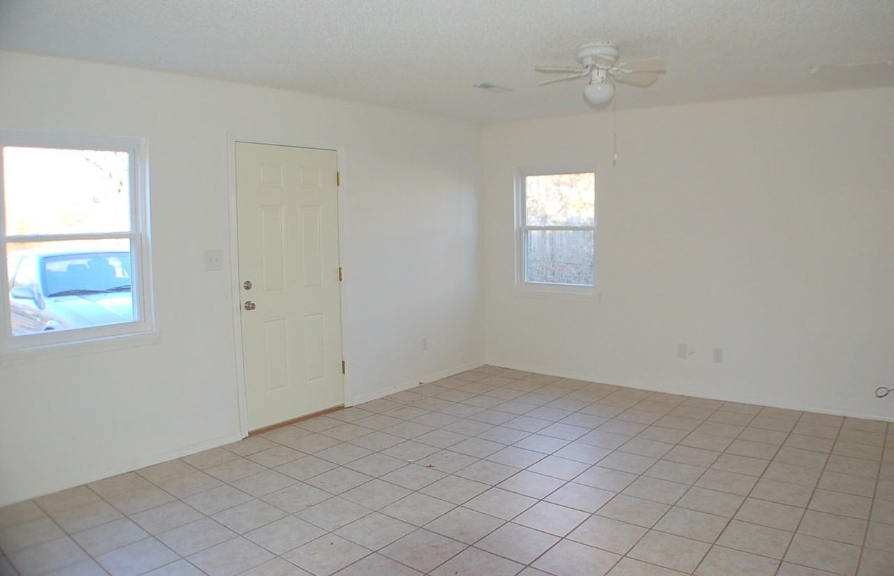 629 McClinton St - Photo 2 of 8