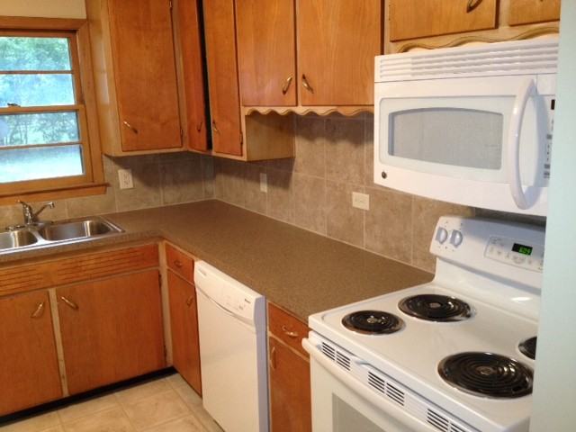 6701 Vine St - Photo 3 of 9