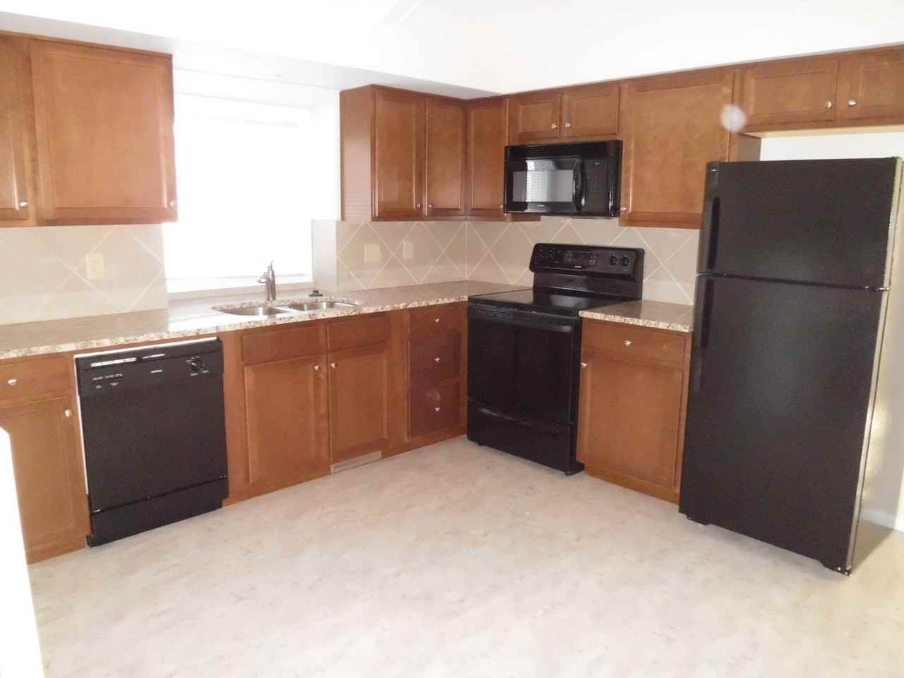 11006 Monroe St - Photo 2 of 13