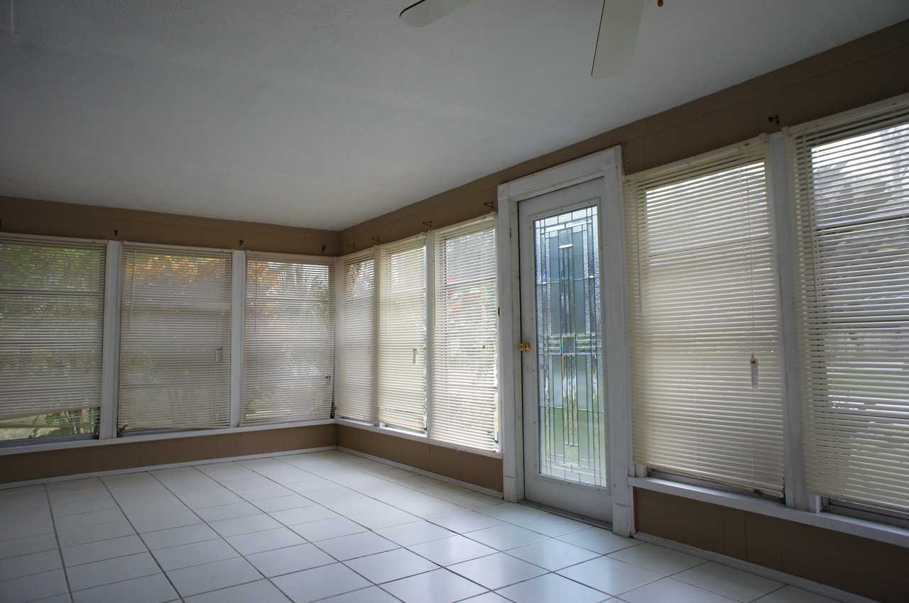 840 Hall St - Photo 2 of 12