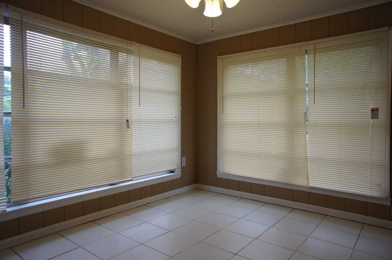 840 Hall St - Photo 3 of 12