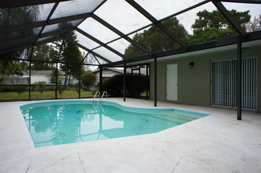 2333 Bristol Ct - Photo 3 of 15