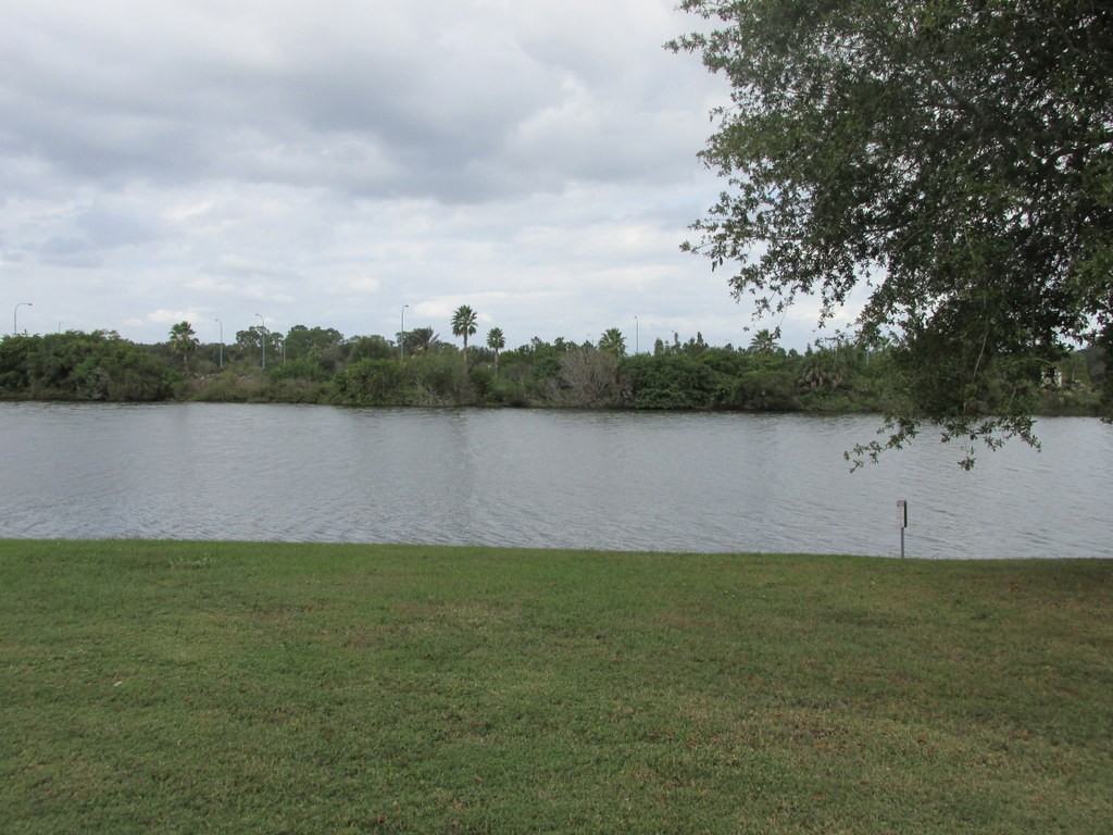 738 Burlwood St - Photo 3 of 17