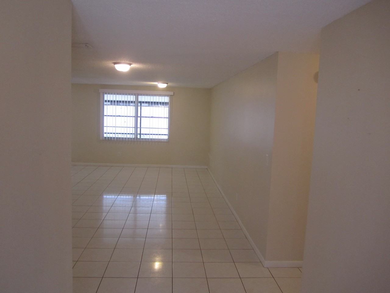 16012 Woodpine Dr - Photo 2 of 9