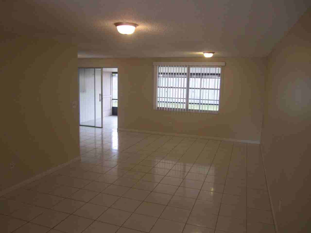 16012 Woodpine Dr - Photo 3 of 9