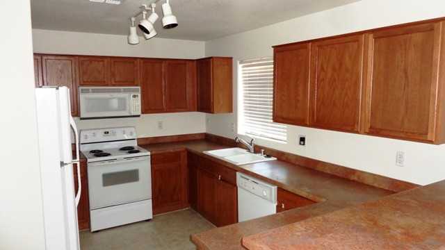 13116 W Fairmont Ave - Photo 2 of 7