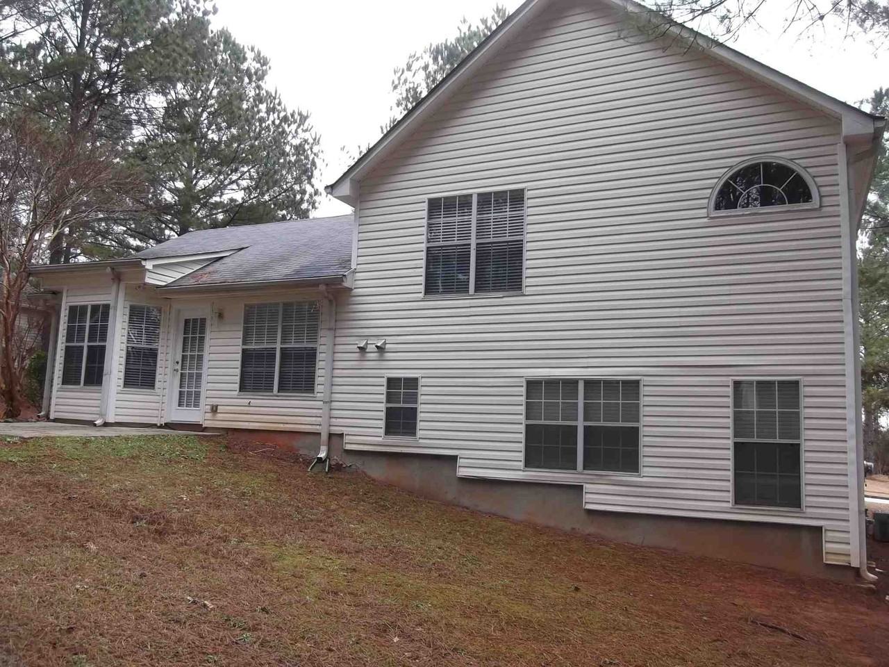 807 Clifton Ridge - Photo 2 of 16