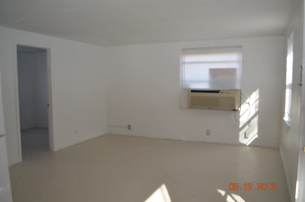 344 S Yonge St #B - Photo 2 of 9