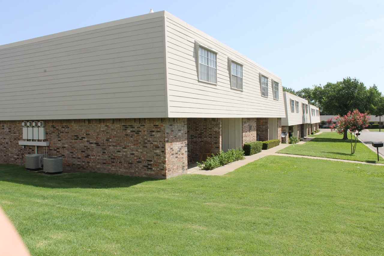 101 Westcourt Dr - Photo 2 of 6