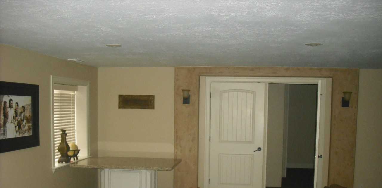 833 East 270 North - Photo 2 of 6