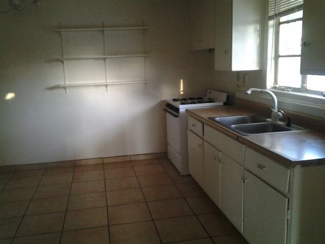 2522 N Treat Ave - Photo 2 of 7