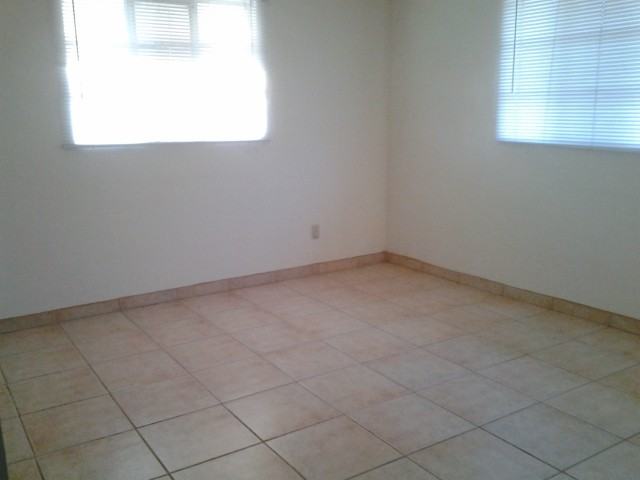 2522 N Treat Ave - Photo 3 of 7