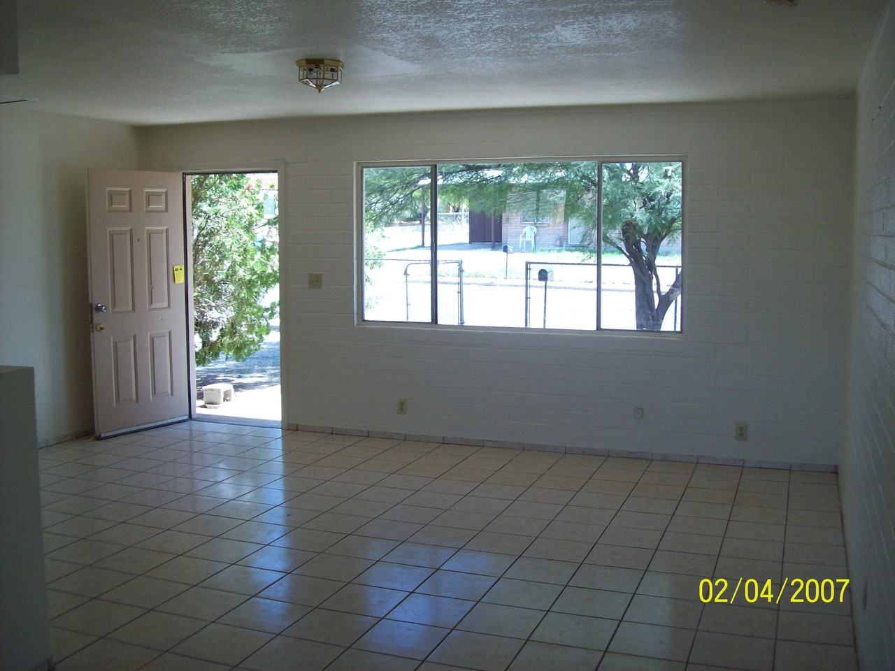 2135 N 2nd Ave - Photo 2 of 10