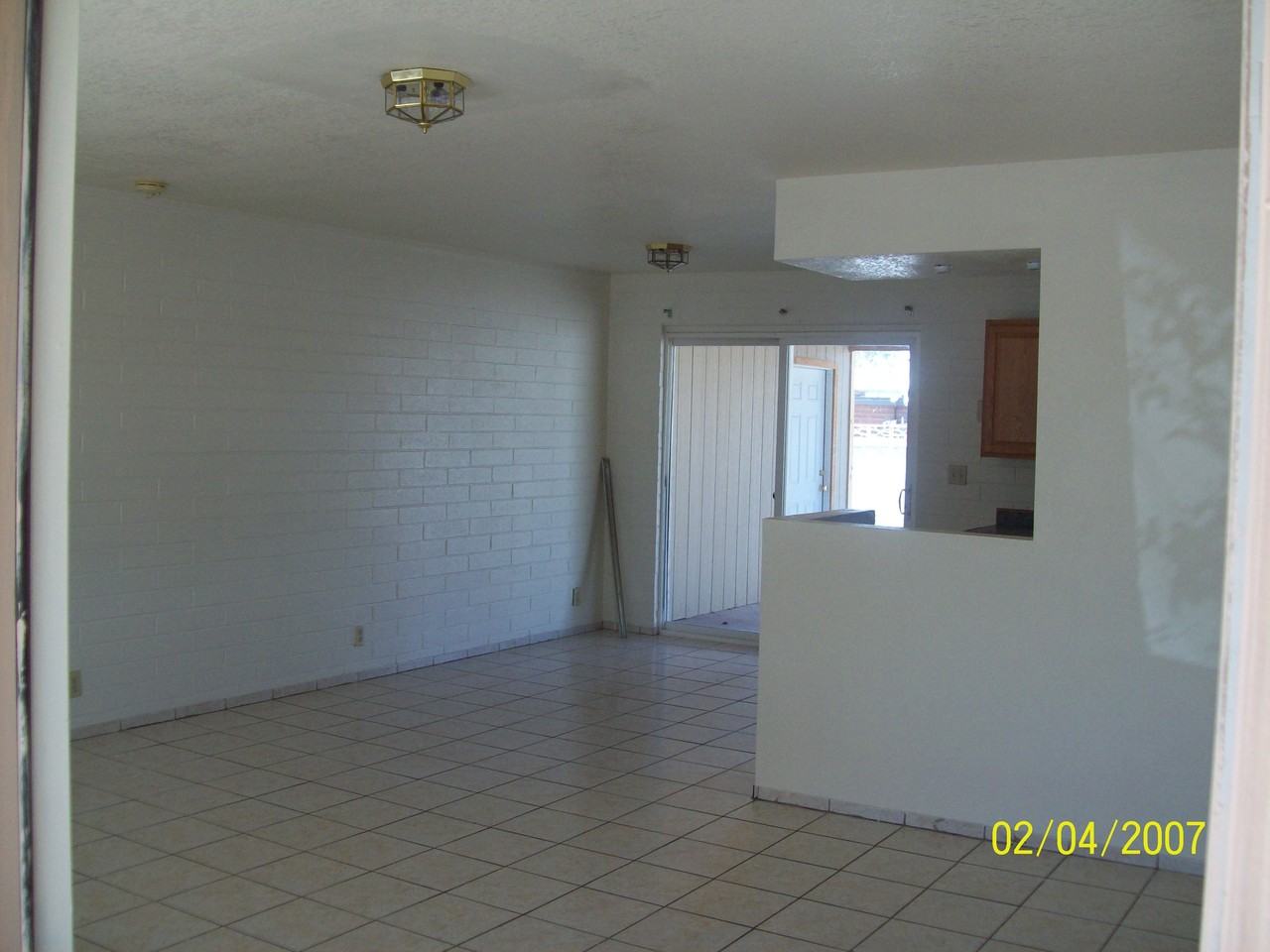 2135 N 2nd Ave - Photo 3 of 10