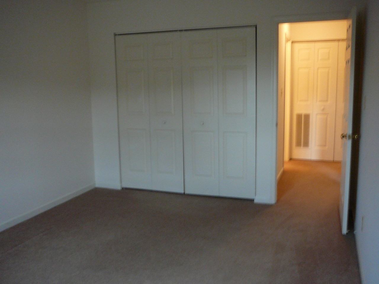 121-123 HERITAGE ROAD - Photo 3 of 17