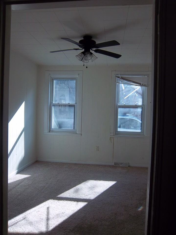 403 E Orange St - Photo 3 of 7