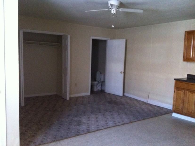 262 W Princess St - Photo 2 of 5