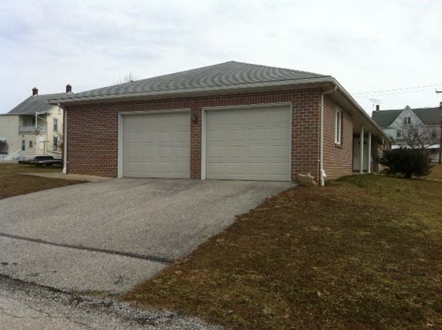 272 S Pleasant Ave - Photo 2 of 14