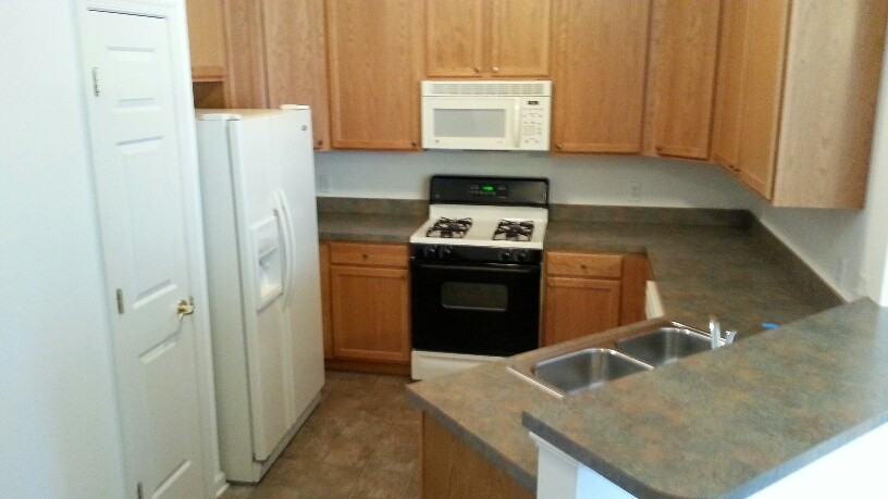 1870 Deerfield Dr - Photo 3 of 9