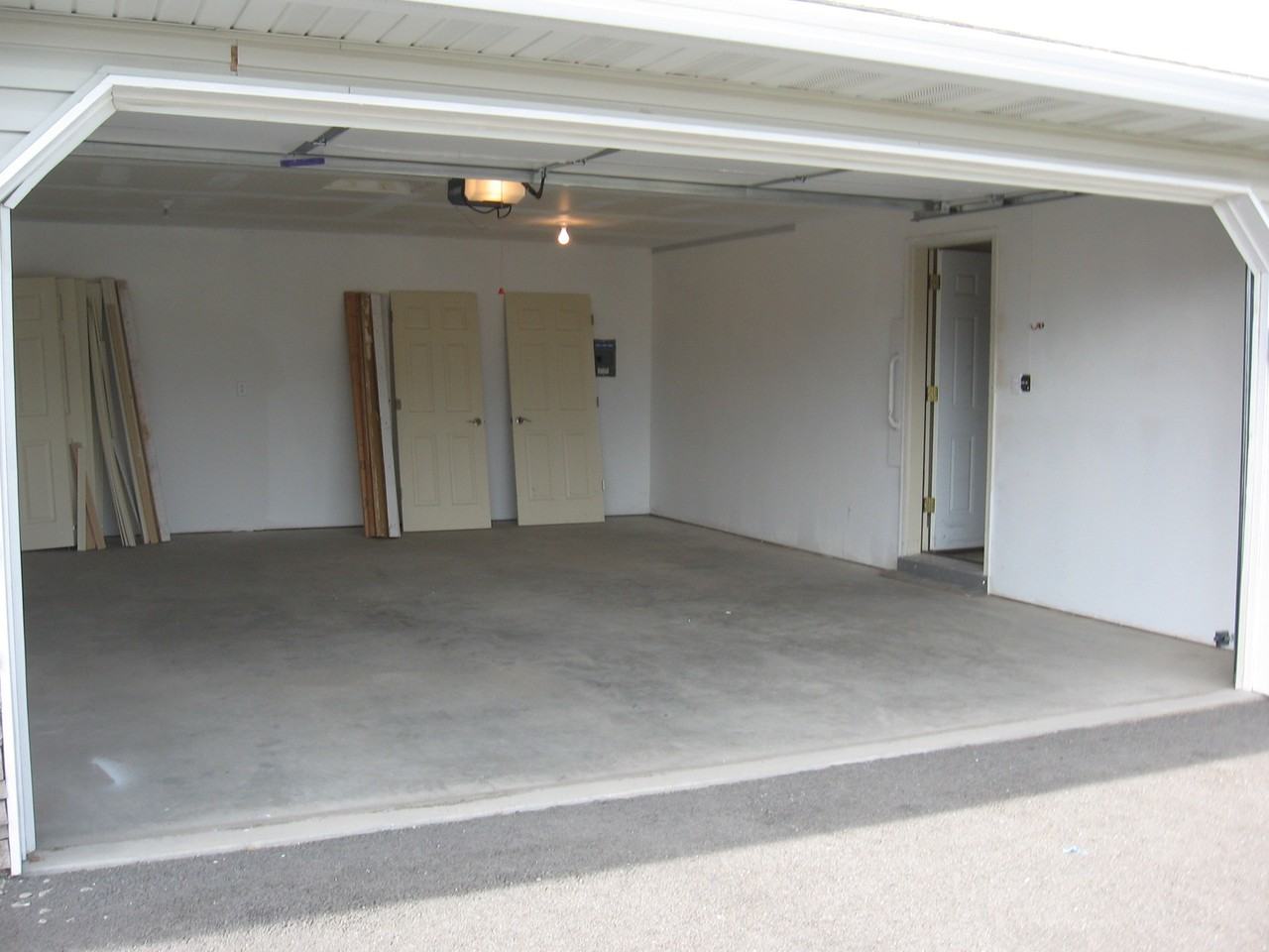 2310 Lake Helena Dr - Photo 2 of 6